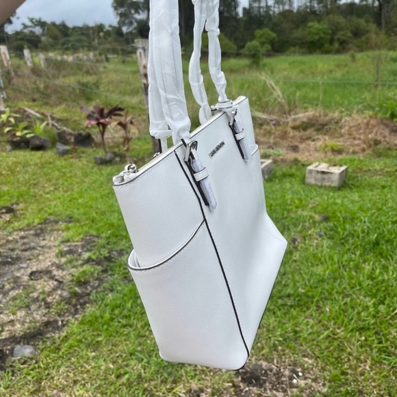 NWT Michael Kors Optic White Jet Set Purse - Picture 4 of 16